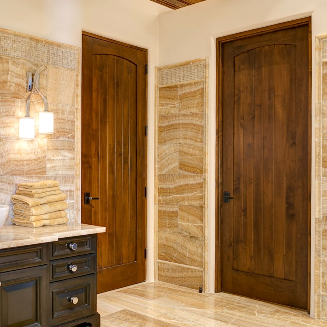 Two alder VG1030 doors in a Mediterranean style bathroom.