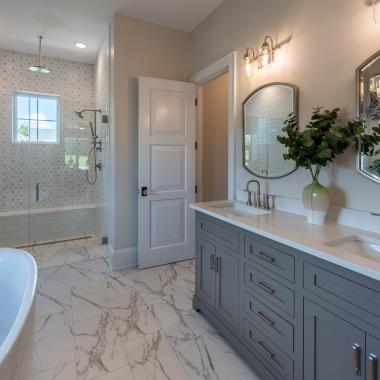 A master bathroom featuring TS3000 doors in MDF with Bevel (BV) sticking and Senior Bevel (F) panel.