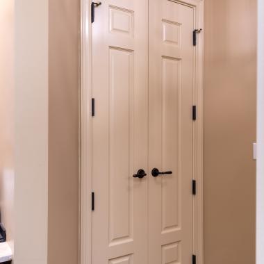 A pair of TS3100 doors in MDF with Roman Ogee sticking and Scoop (B) panel lead to the bathroom suite.