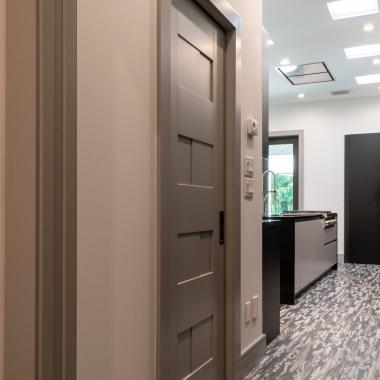 This modern kichen features TM9420 doors in MDF with flat panel inserts.