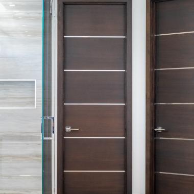 This master bath features TMIR6000 doors in mahogany with ½" bright stainless steel inlay. Builder provided stain finish.