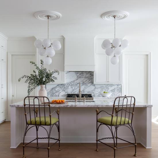 Kitchen featuring TS1000 doors in MDF with Low Profile (LP) moulding and Double Hip (D) panel