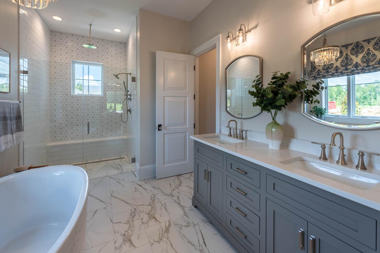 A master bathroom featuring TS3000 doors in MDF with Bevel (BV) sticking and Senior Bevel (F) panel.