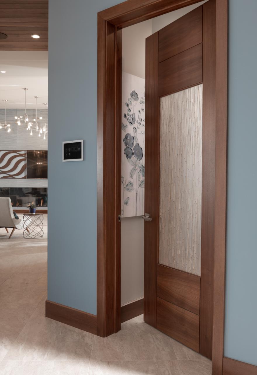 A TM9250 pantry door in walnut with Nutmeg stain and Thatch resin.