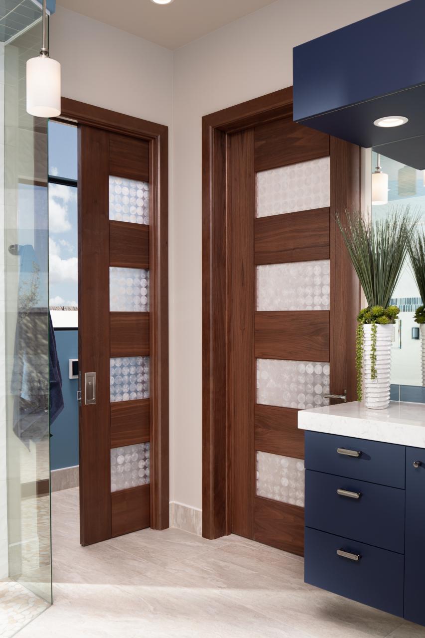 A contemporary master bath features TM9160 doors in walnut with Nutmeg stain and Capiz resin.