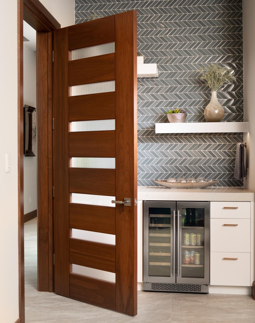 A TM9350 door in walnut with Nutmeg stain and Dash glass opens to a guest suite