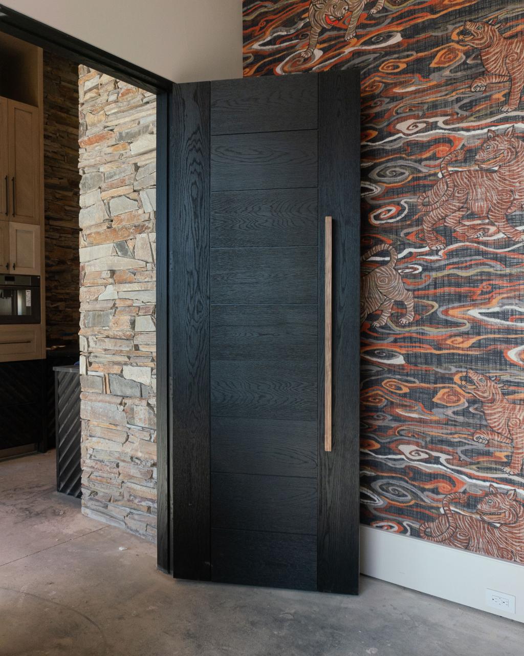 TM9000 in wire-brushed white oak with Ebony hand-wiped stain and 1/4" kerf cut reveal.