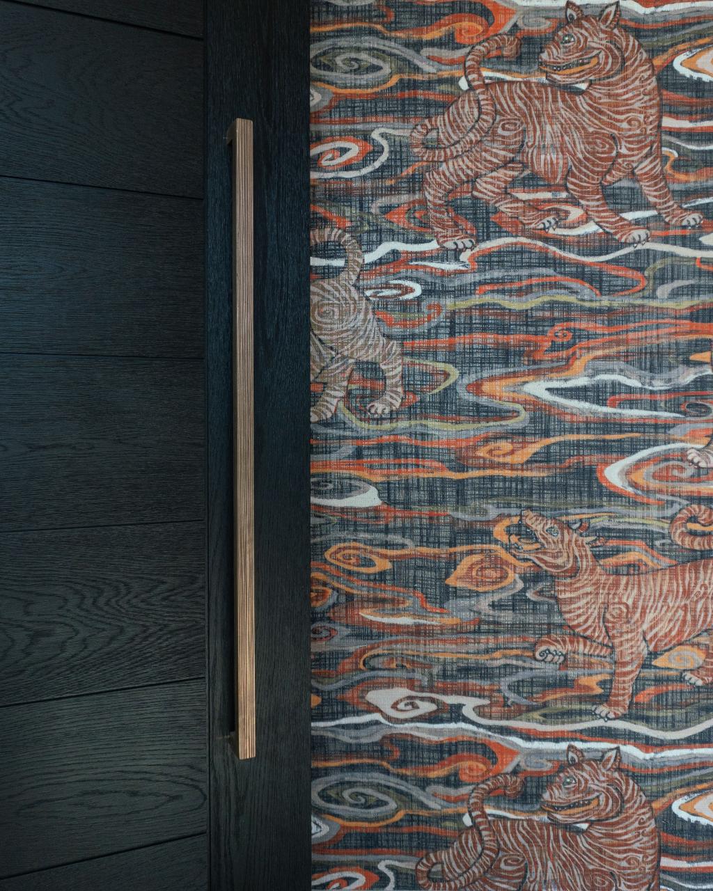 TM9000 in wire-brushed white oak with Ebony hand-wiped stain and 1/4" kerf cut reveal.