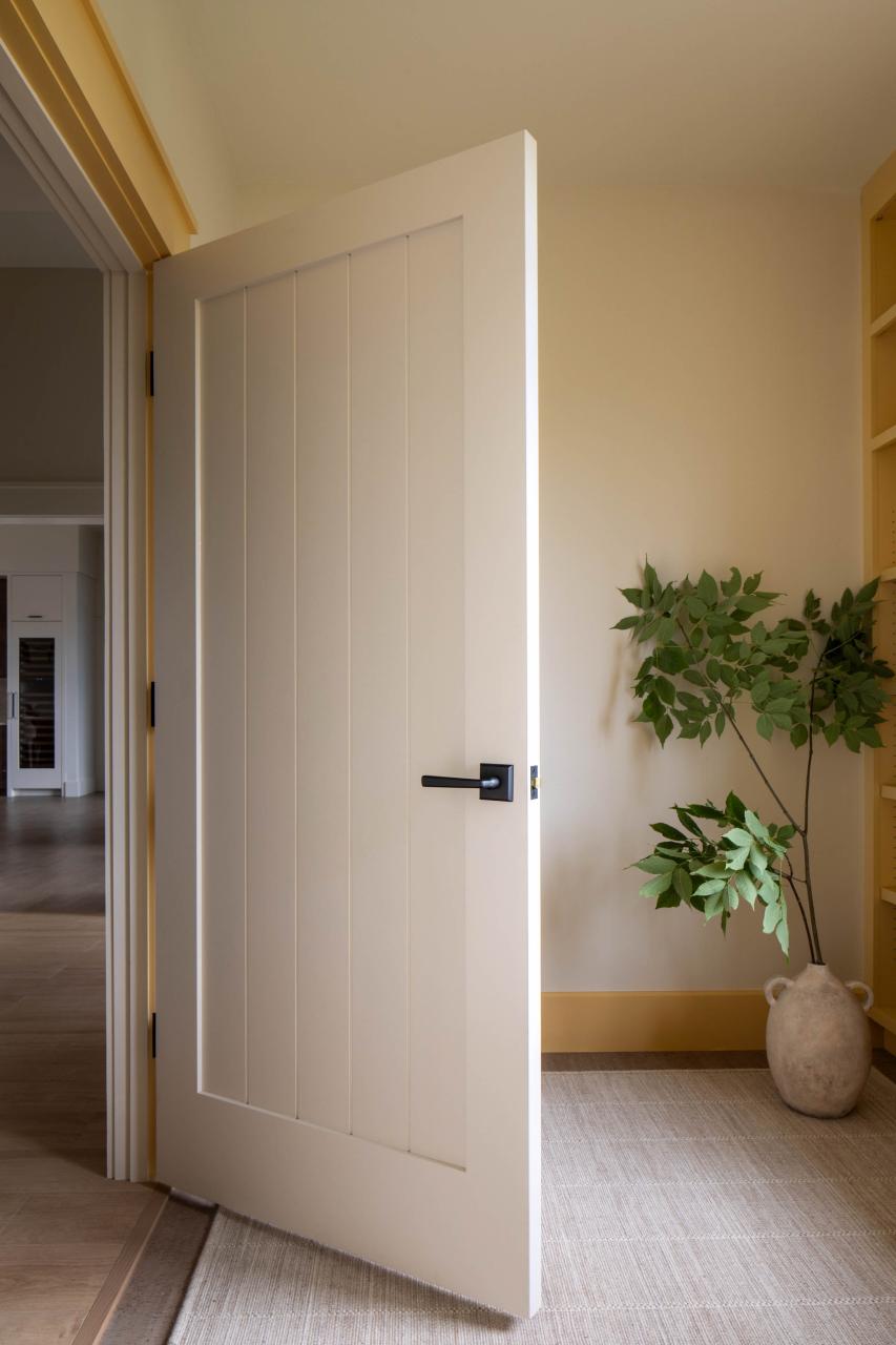 Rustic modern VG1010 in MDF with Square Stick (SS) sticking and Flat (C) panel with standard V-groove profile and plank size.
