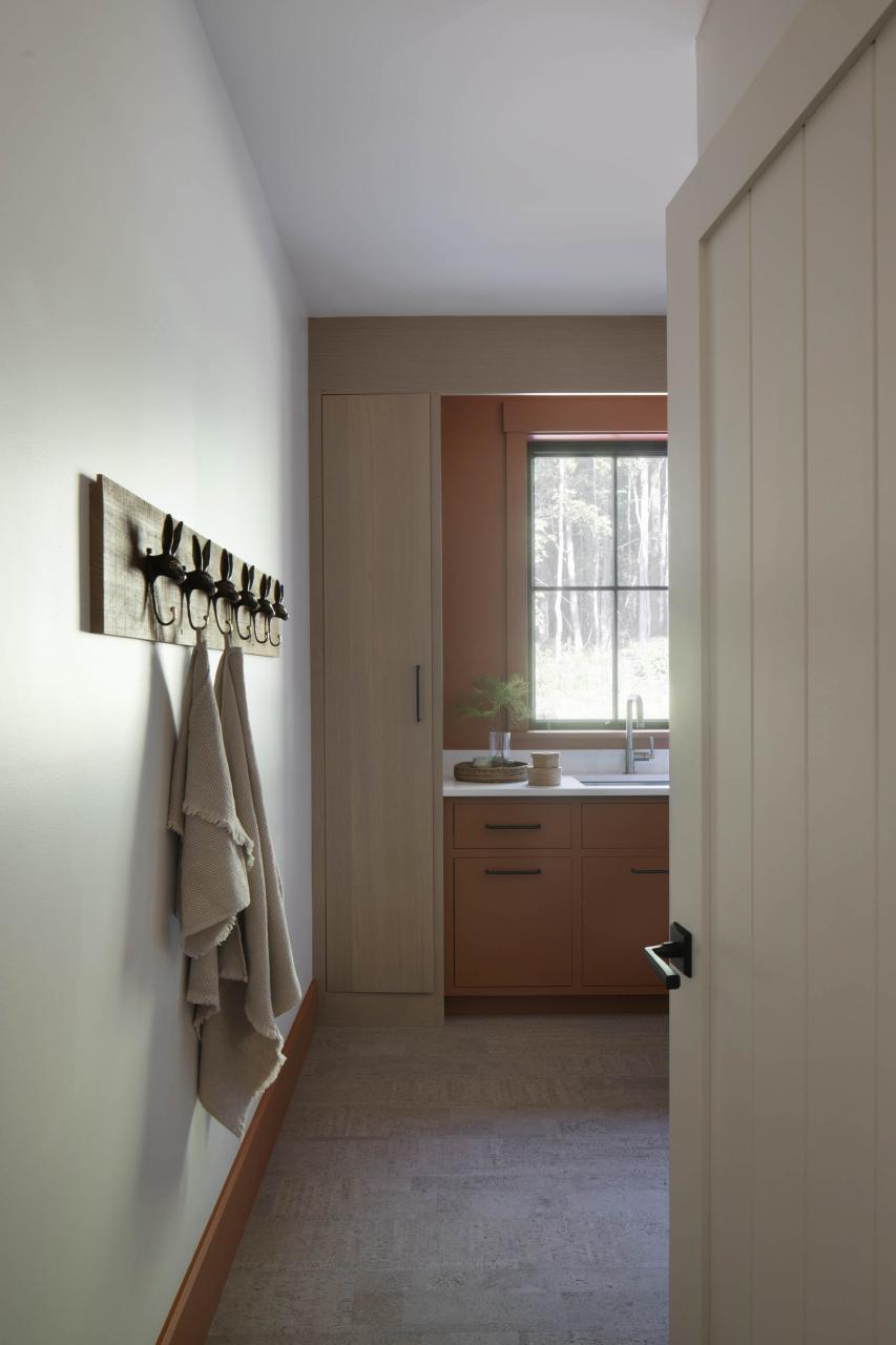 Rustic modern VG1010 in MDF with Square Stick (SS) sticking and Flat (C) panel with standard V-groove profile and plank size.