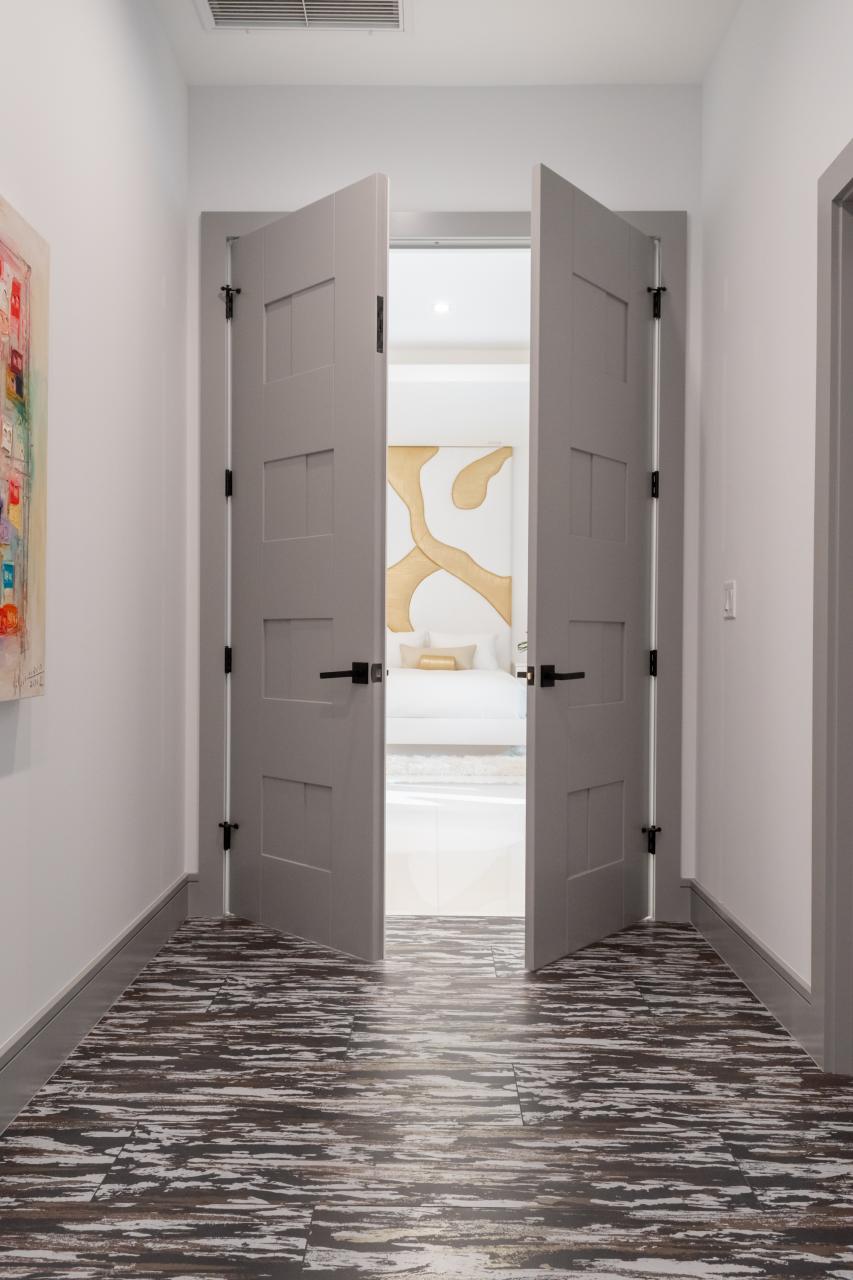 A pair of TM9420 doors in MDF open to the master bedroom.