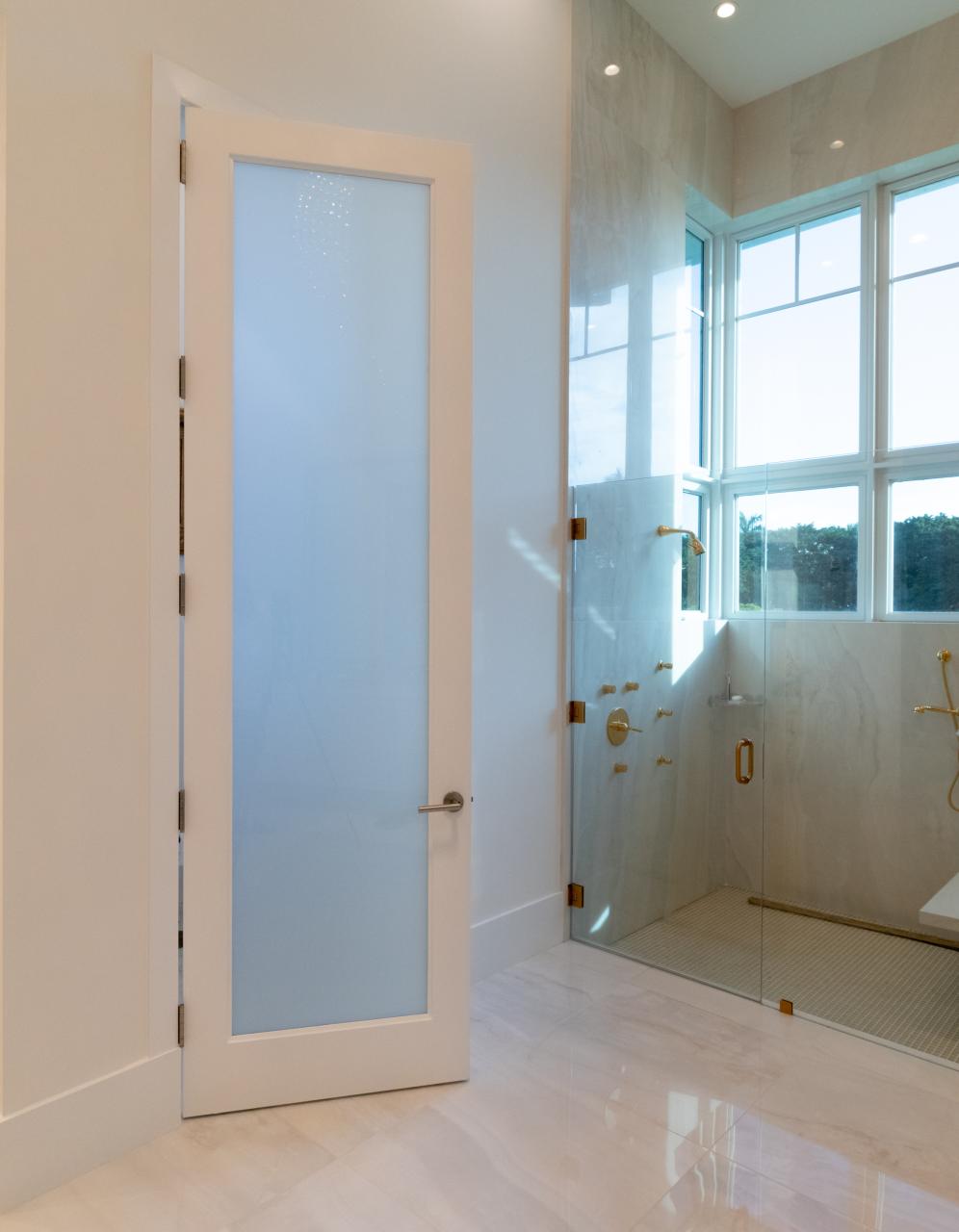 This master bath features 10' tall TS1000 door in MDF with One Step sticking and White Lami glass