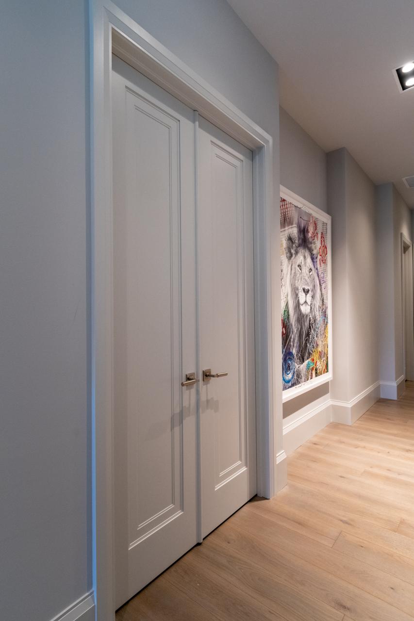 A pair of TS1000 doors, in MDF with Miracle (MR) moulding and Flat (C) panel, lead to the master bath.