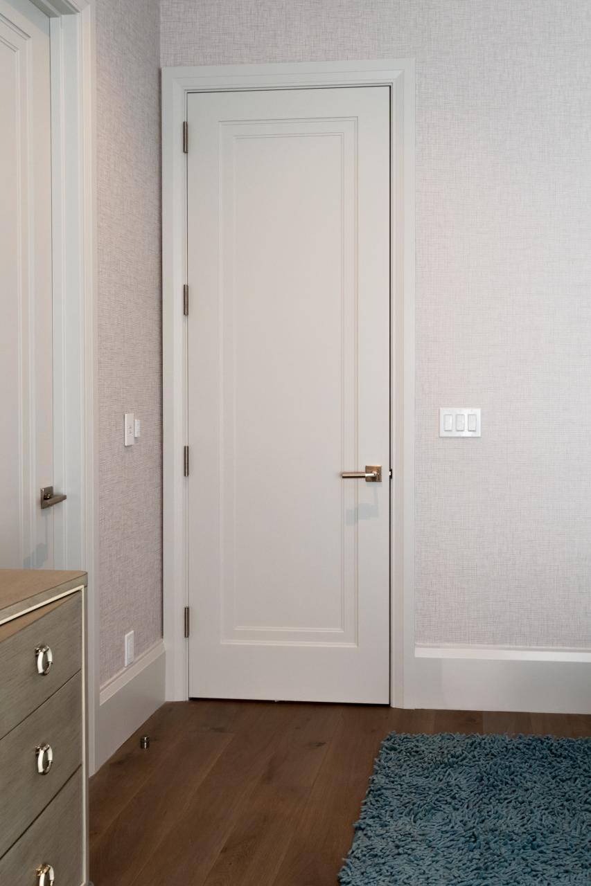 A guest room features TS1000 doors in MDF with Miracle (MR) moulding and Flat (C) panel.