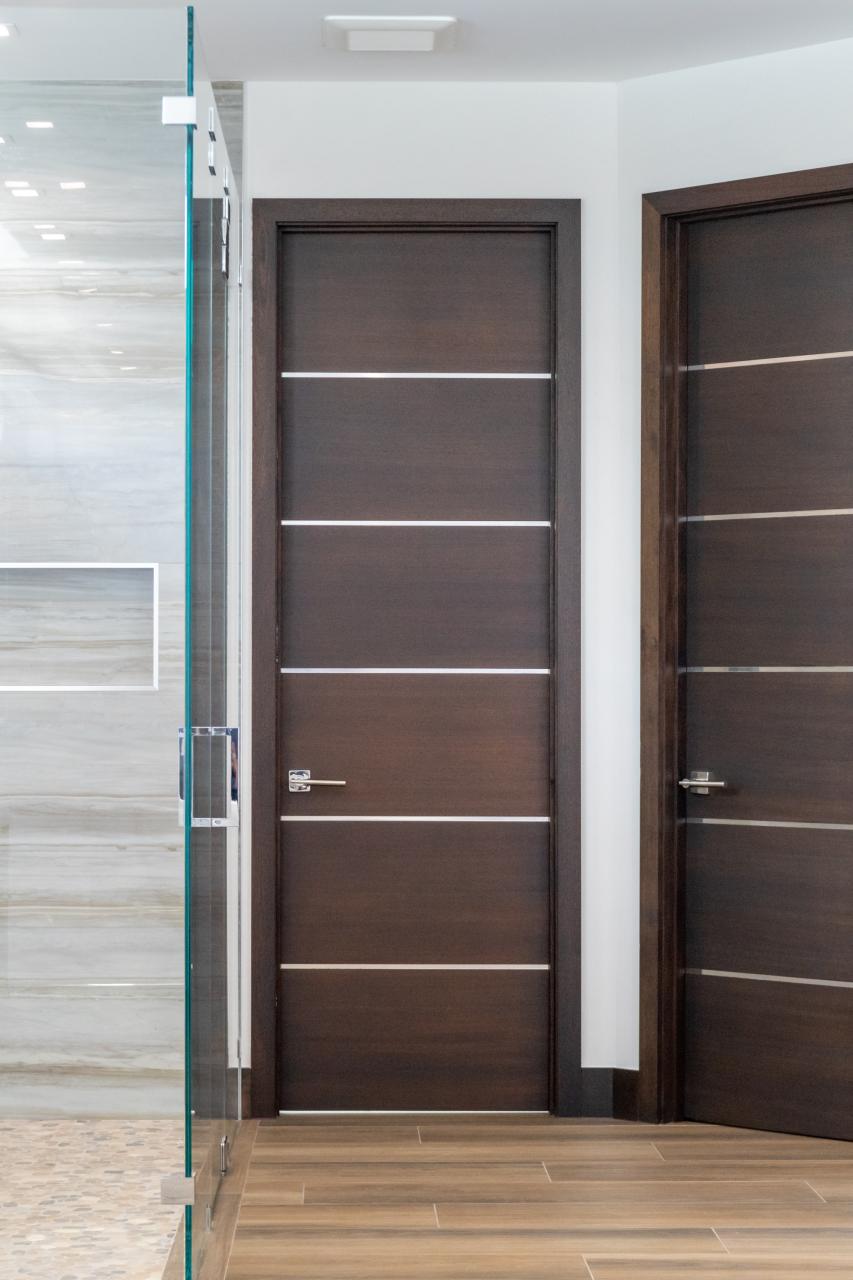 This master bath features TMIR6000 doors in mahogany with ½" bright stainless steel inlay. Builder provided stain finish.