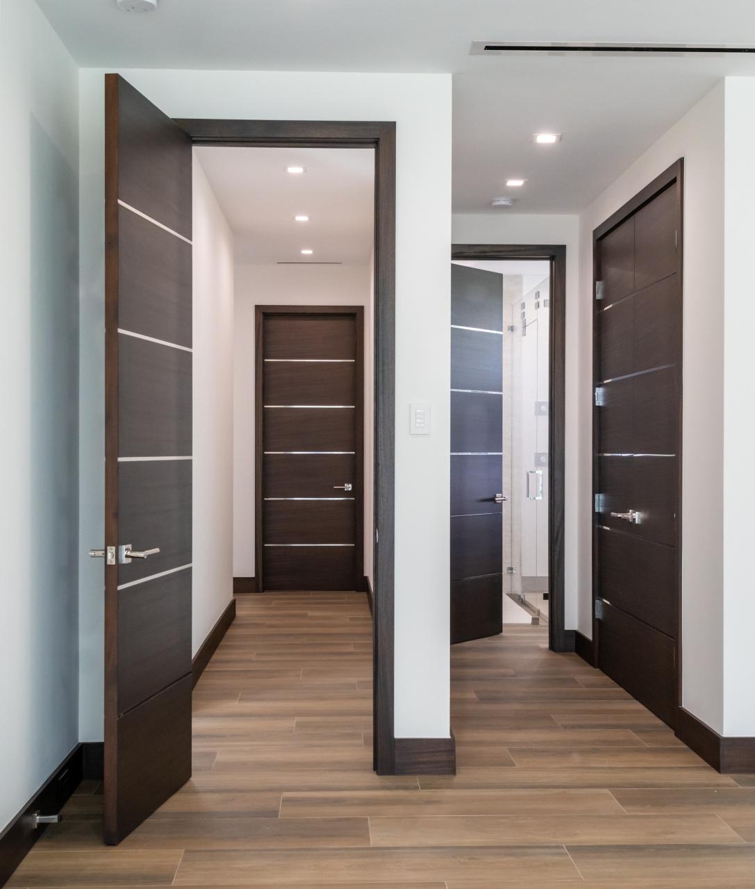 This bedroom features TMIR6000 doors in mahogany with ½" bright stainless steel inlay. Builder provided stain finish.