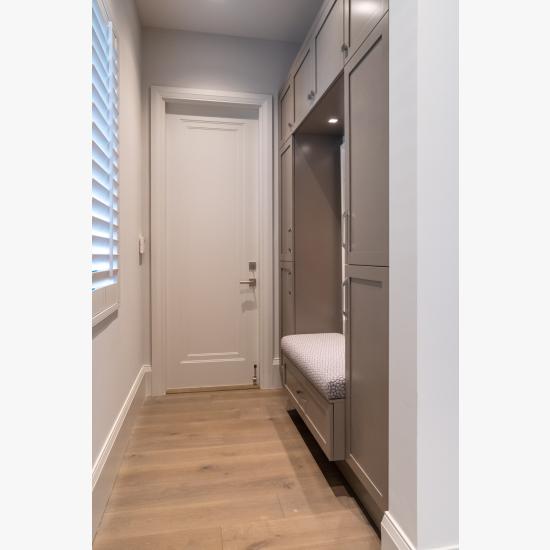 A mudroom features TS1000 doors in MDF with Miracle (MR) moulding and Flat (C) panel.