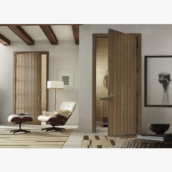 Plank doors (VG1000) in hickory with wide V-groove profile and Cappuccino handwiped stain