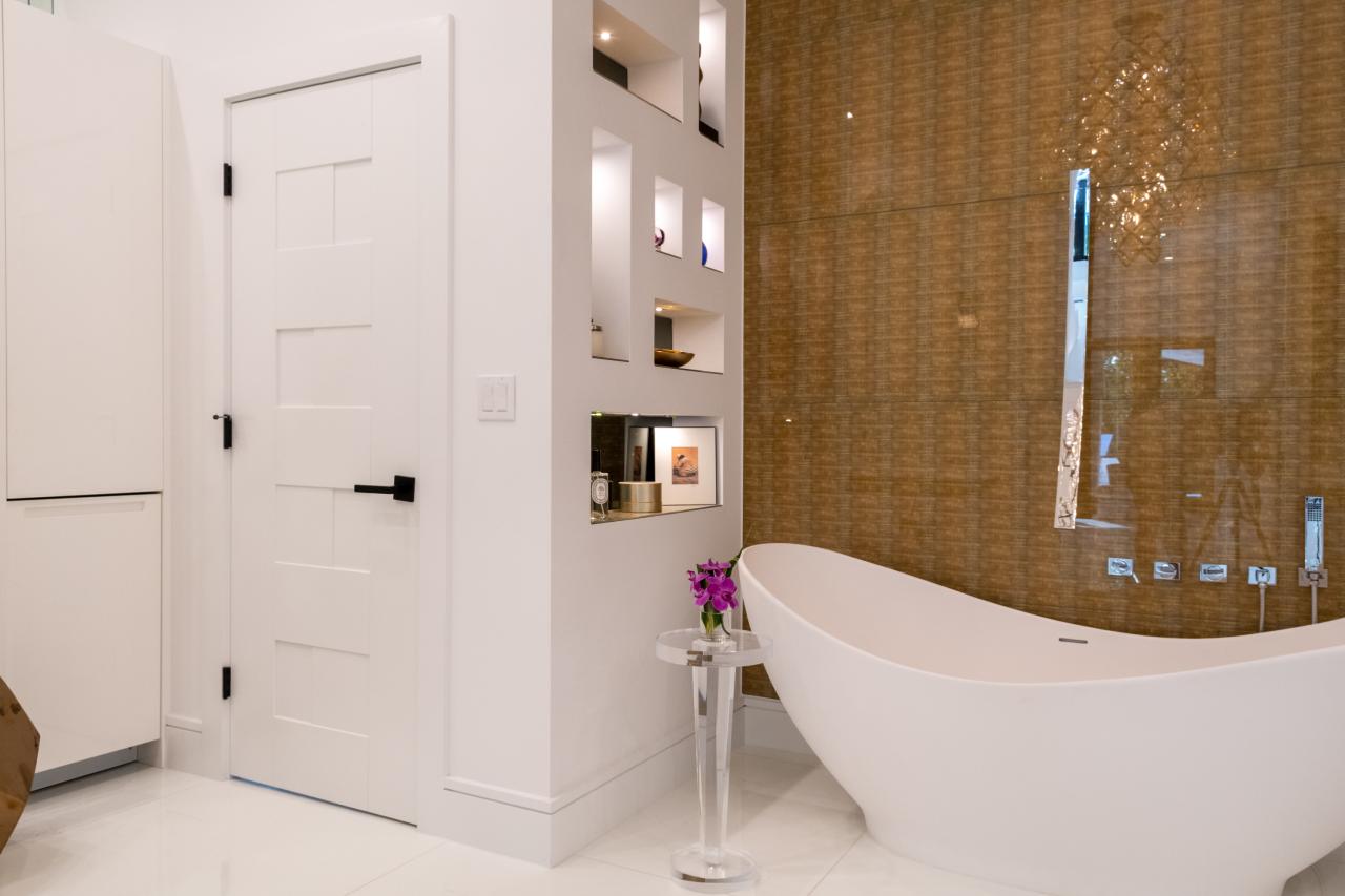This modern master bath features TM9420 doors in MDF with flat panel inserts.